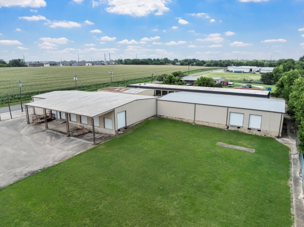 Listing Image #2 - Industrial for lease at 1045 Industrial Blvd, Hewitt TX 76643