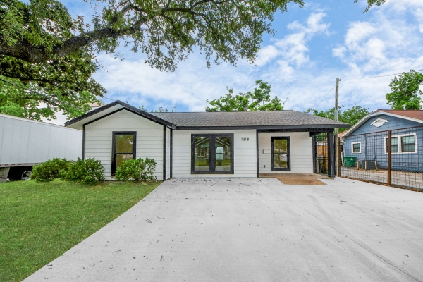 Listing Image #1 - Office for lease at 1318 E 29th St, Houston TX 77009