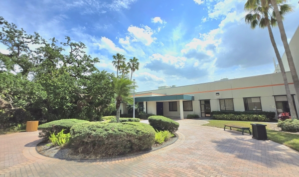 Listing Image #1 - Office for lease at 850 13th Ave E, Bradenton FL 34208