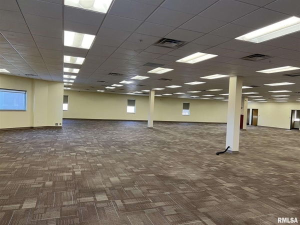 Listing Image #2 - Others for lease at 1310 19th Ave NW, Clinton IA 52732