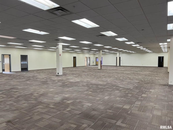 Listing Image #3 - Others for lease at 1310 19th Ave NW, Clinton IA 52732