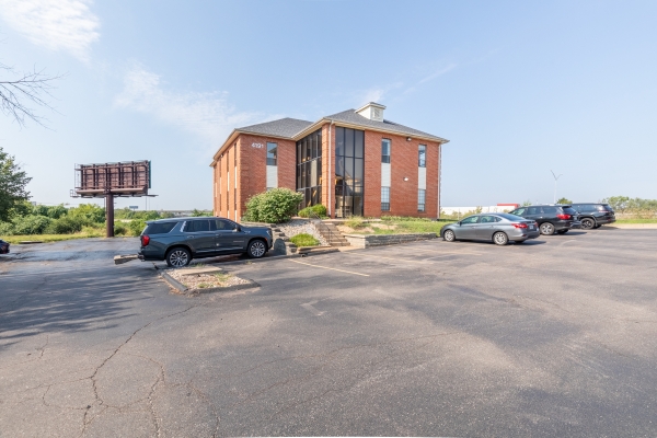 Listing Image #1 - Office for lease at 4173-4193 Crescent Drive, St. Louis MO 63129