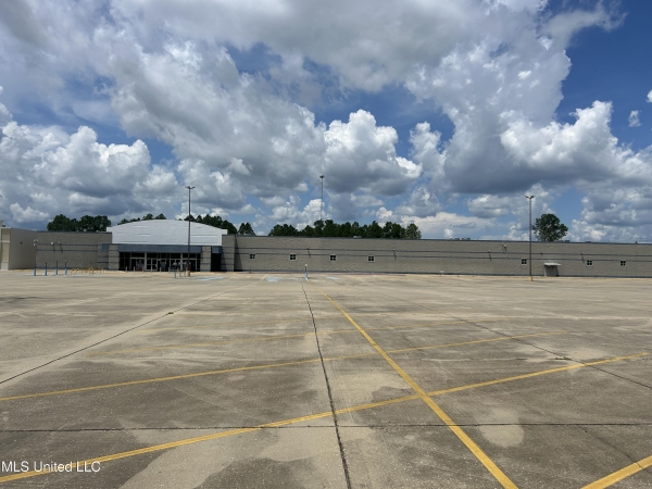 Listing Image #1 - Retail for lease at 3943 Denny Avenue, Pascagoula MS 39581