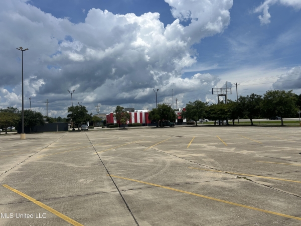 Listing Image #3 - Retail for lease at 3943 Denny Avenue, Pascagoula MS 39581