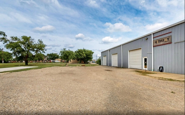 Listing Image #2 - Industrial for lease at 11544 Cockleburr Rd, Roanoke TX 76262