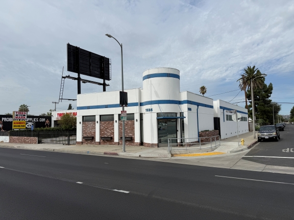 Listing Image #1 - Retail for lease at 7525 Topanga Canyon Boulevard, Canoga Park CA 91303