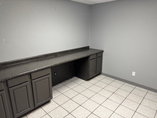 Listing Image #3 - Industrial for lease at 606 N Country Fair Dr, Champaign IL 61821 Listing Image #3 - Industrial for lease at 606 N Country Fair Dr, Champaign IL 61821