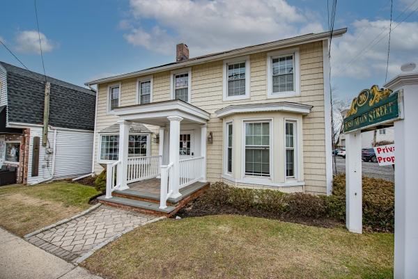 Listing Image #1 - Business for lease at 206 E Main Street, Babylon NY 11702