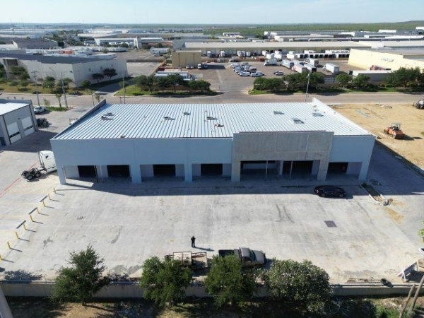 Listing Image #1 - Retail for lease at 405 Crossroads St, Laredo TX 78045