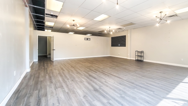 Listing Image #3 - Retail for lease at 5105 Reagan Drive, Charlotte NC 28206