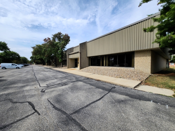 Listing Image #1 - Industrial for lease at 702 W Killarney St, Urbana IL 61801