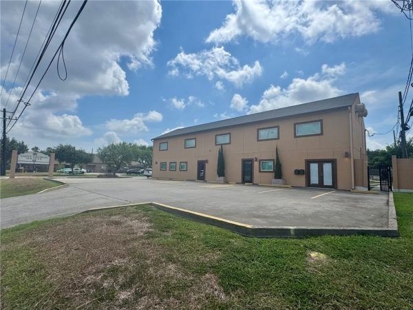 Listing Image #2 - Office for lease at 5902 Kostoryz, Corpus Christi TX 78415
