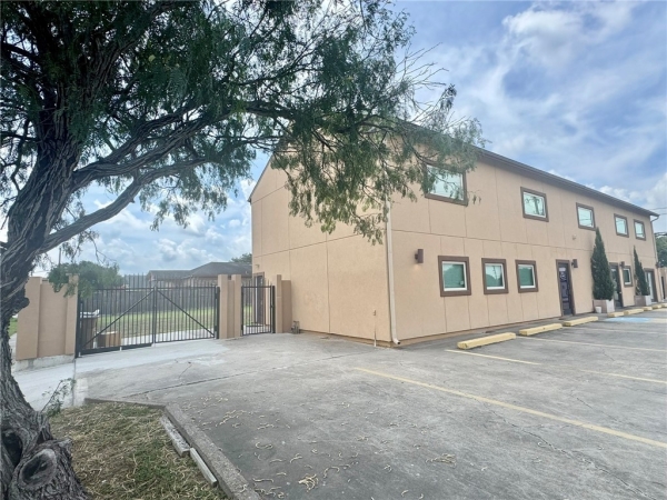 Listing Image #3 - Office for lease at 5902 Kostoryz, Corpus Christi TX 78415