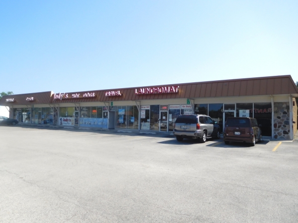 Listing Image #2 - Retail for lease at 318 REPUBLIC Avenue 318, Joliet IL 60435 Listing Image #2 - Retail for lease at 318 REPUBLIC Avenue 318, Joliet IL 60435