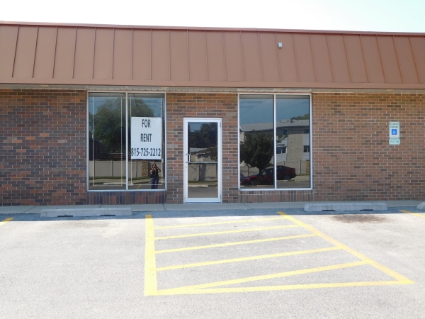 Listing Image #3 - Retail for lease at 2352 GLENWOOD Avenue, Joliet IL 60435 Listing Image #3 - Retail for lease at 2352 GLENWOOD Avenue, Joliet IL 60435