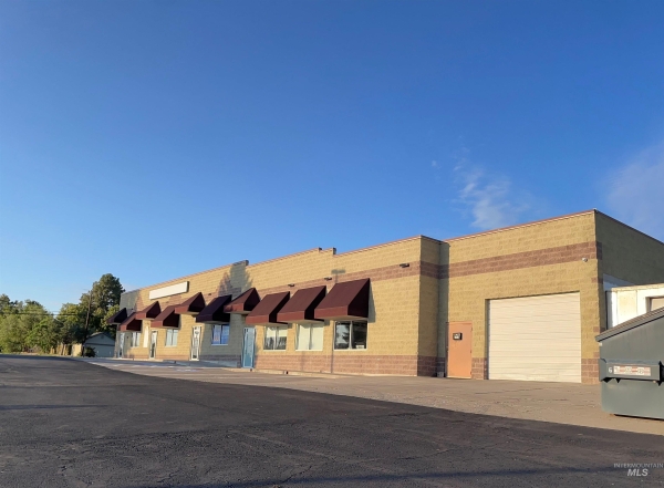 Listing Image #1 - Others for lease at 682 N Blue Lakes Blvd, Twin Falls ID 83301 Listing Image #1 - Others for lease at 682 N Blue Lakes Blvd, Twin Falls ID 83301