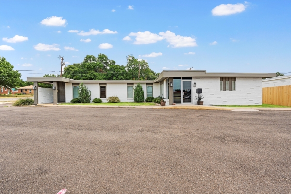 Listing Image #1 - Office for lease at 1215 Lake Air Dr, Waco TX 76710