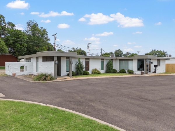 Listing Image #2 - Office for lease at 1215 Lake Air Dr, Waco TX 76710