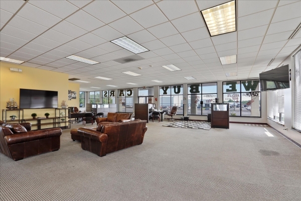 Listing Image #3 - Retail for lease at 1912 Moreland Blvd, Champaign IL 61822