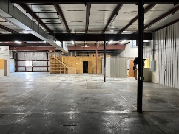 Listing Image #3 - Industrial for lease at 922 N Westhill Blvd, Appleton WI 54914