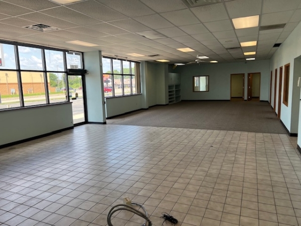 Listing Image #3 - Retail for lease at 920 N. Westhill Blvd, Appleton WI 54914