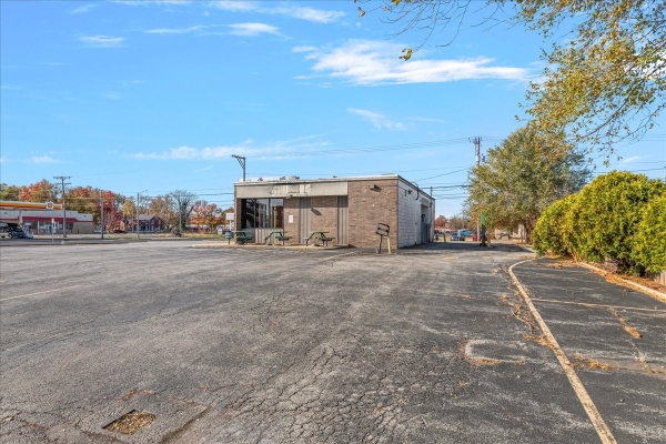 Listing Image #2 - Retail for lease at 425 S Grand Ave E, Springfield IL 62703