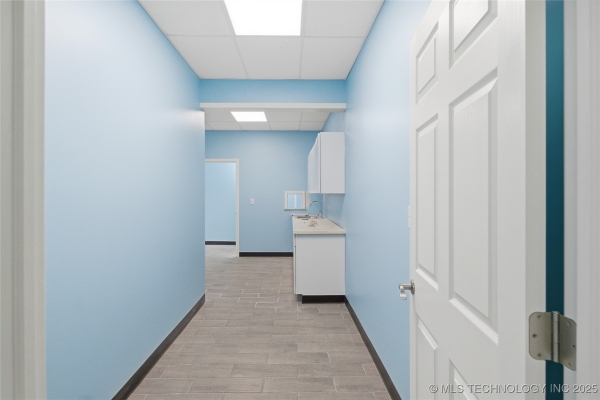 Listing Image #1 - Retail for lease at 1071N Birch St, Broken Arrow OK 74012