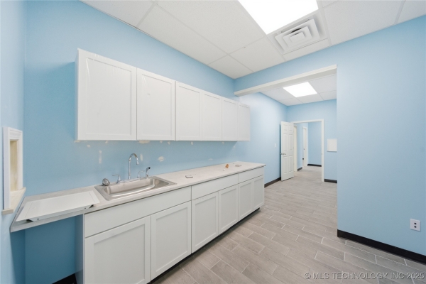 Listing Image #2 - Retail for lease at 1071N Birch St, Broken Arrow OK 74012