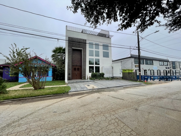 Listing Image #2 - Office for lease at 3335 W Lamar, Houston TX 77019 Listing Image #2 - Office for lease at 3335 W Lamar, Houston TX 77019