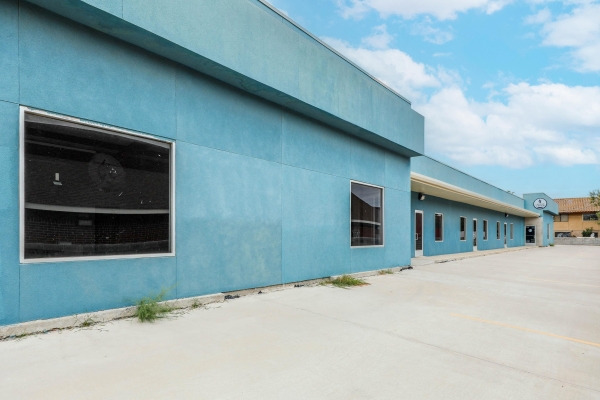 Listing Image #3 - Retail for lease at 4302 E Saunders St, Laredo TX 78041 Listing Image #3 - Retail for lease at 4302 E Saunders St, Laredo TX 78041