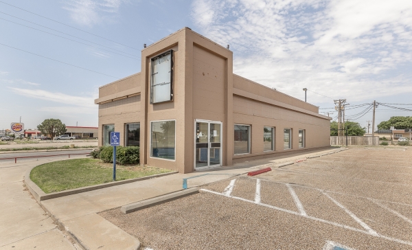 Listing Image #1 - Retail for lease at 5004 Slide Rd, Lubbock TX 79414