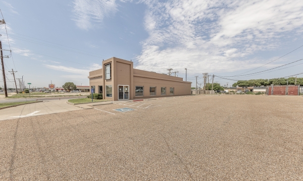 Listing Image #2 - Retail for lease at 5004 Slide Rd, Lubbock TX 79414
