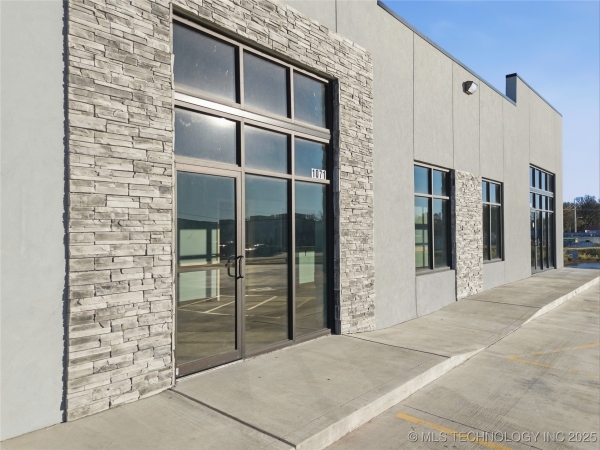 Listing Image #2 - Office for lease at 1071 N Birch St, Broken Arrow OK 74012