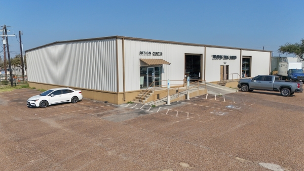 Listing Image #1 - Industrial for lease at 3121 E Tamarack Avenue, McAllen TX 78501