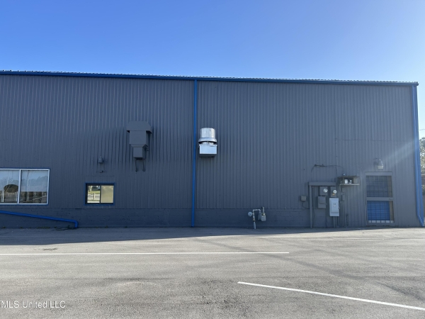 Listing Image #2 - Retail for lease at 3525 Boone Street, Moss Point MS 39563