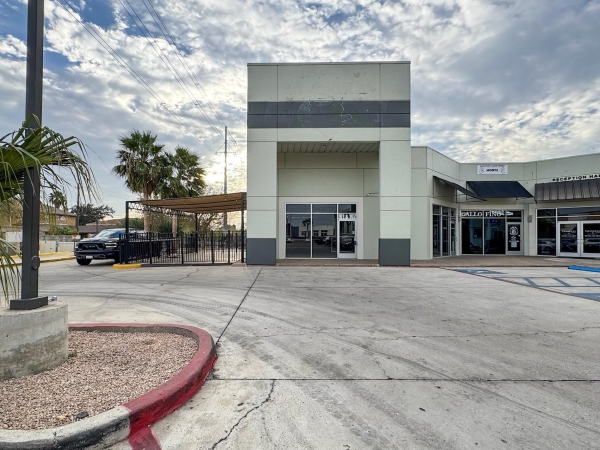 Listing Image #1 - Retail for lease at 8602 McPherson Rd, Laredo TX 78045