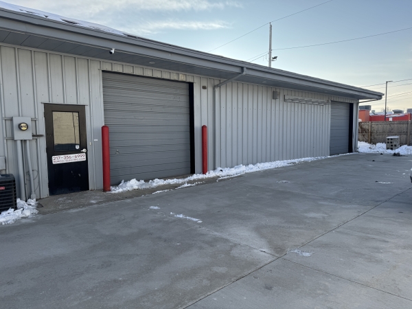 Listing Image #2 - Industrial for lease at 903 Francis Dr, Champaign IL 91821