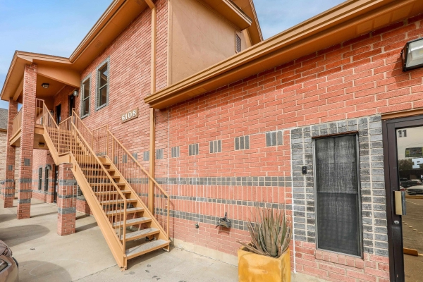 Listing Image #1 - Office for lease at 6108 Mcpherson Rd, Laredo TX 78041