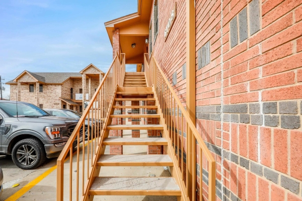 Listing Image #2 - Office for lease at 6108 Mcpherson Rd, Laredo TX 78041