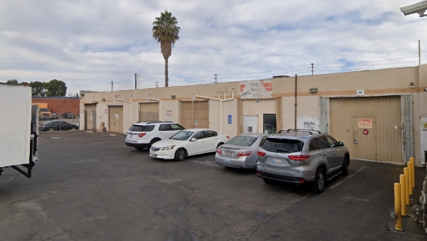Listing Image #1 - Industrial for lease at 6029 1/2 Reseda Boulevard, Tarzana CA 91356
