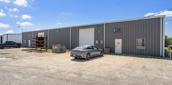 Listing Image #1 - Industrial for lease at 228 - 232 S McLennan Loop, Elm Mott TX 76640 Listing Image #1 - Industrial for lease at 228 - 232 S McLennan Loop, Elm Mott TX 76640
