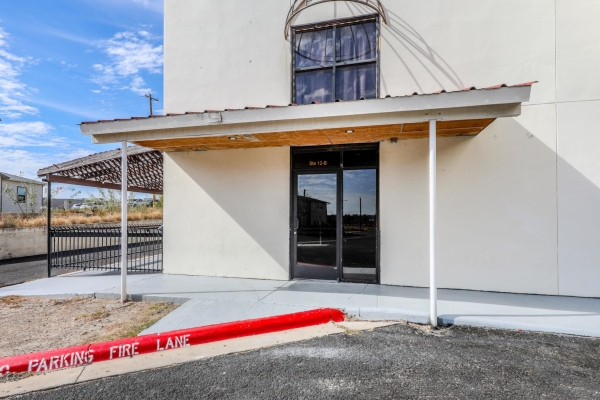 Listing Image #3 - Retail for lease at 7128 Rosson Ln, Laredo TX 78041