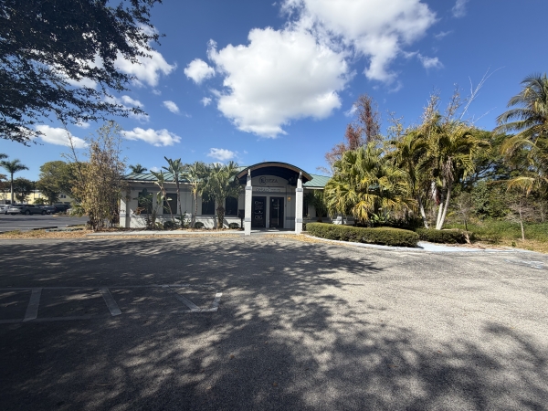 Listing Image #1 - Office for lease at 13379 McGregor Blvd., Fort Myers FL 33919