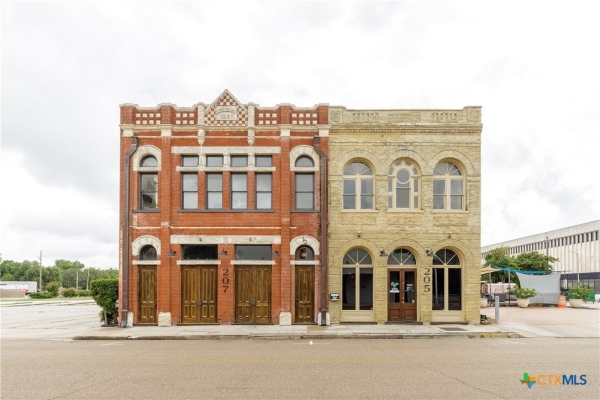 Listing Image #1 - Others for lease at 207 1/2 E Constitution Street 8, Victoria TX 77901