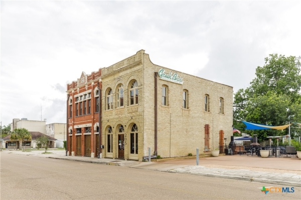 Listing Image #3 - Others for lease at 207 1/2 E Constitution Street 8, Victoria TX 77901