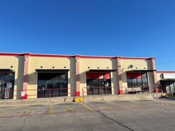 Listing Image #2 - Retail for lease at 3210 Jaime Zapata Memorial Hwy, Laredo TX 78043