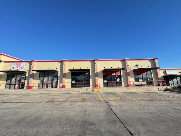 Listing Image #3 - Retail for lease at 3210 Jaime Zapata Memorial Hwy, Laredo TX 78043