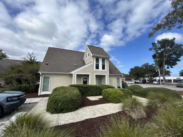 Listing Image #1 - Office for lease at 1041 Johnnie Dodds Boulevard, Mount Pleasant SC 29464