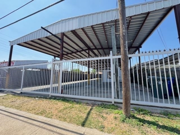 Listing Image #1 - Retail for lease at 2808 San Bernardo Ave, Laredo TX 78040