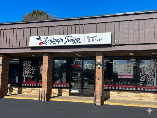 Listing Image #1 - Retail for lease at 1213 E Front St, Traverse City MI 49686